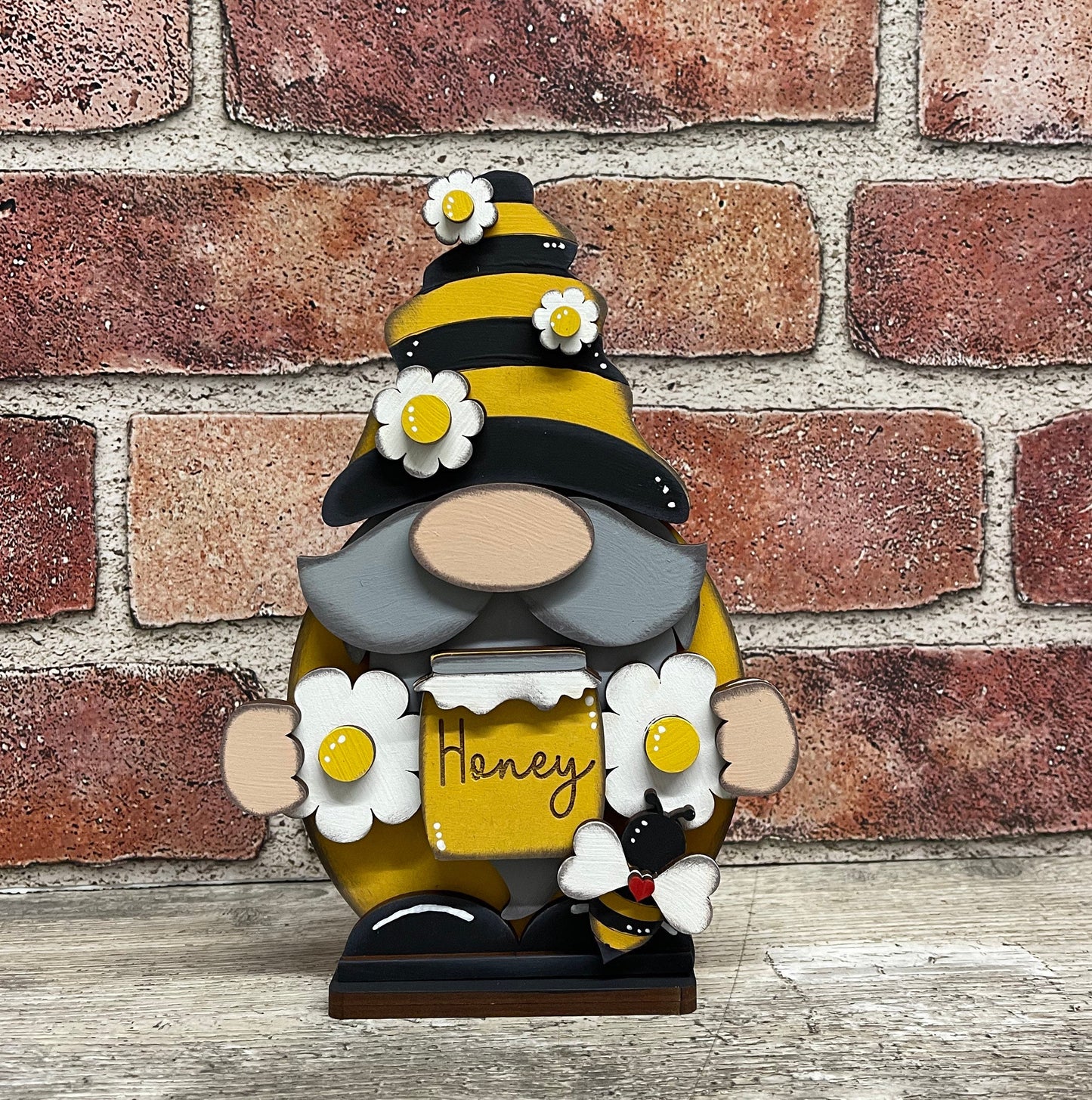 Bee Gnome cutout, unpainted wooden cutout - Qty 1, ready for you to paint