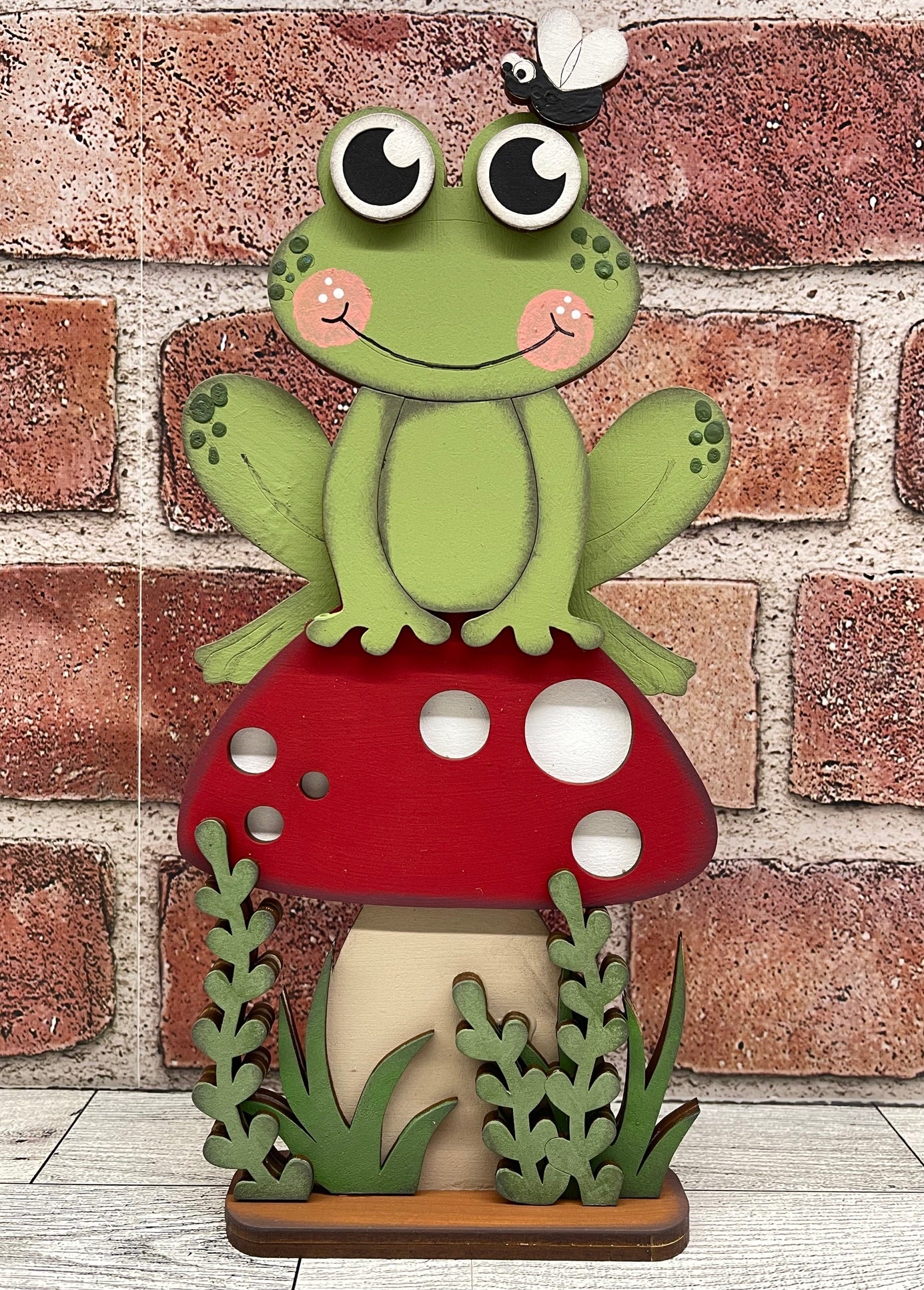 April Monthly Craft Kit - Spring Frog -themed - does not include frame or plain arch or HOME arch frame sold separately - unpainted ready for you to finish