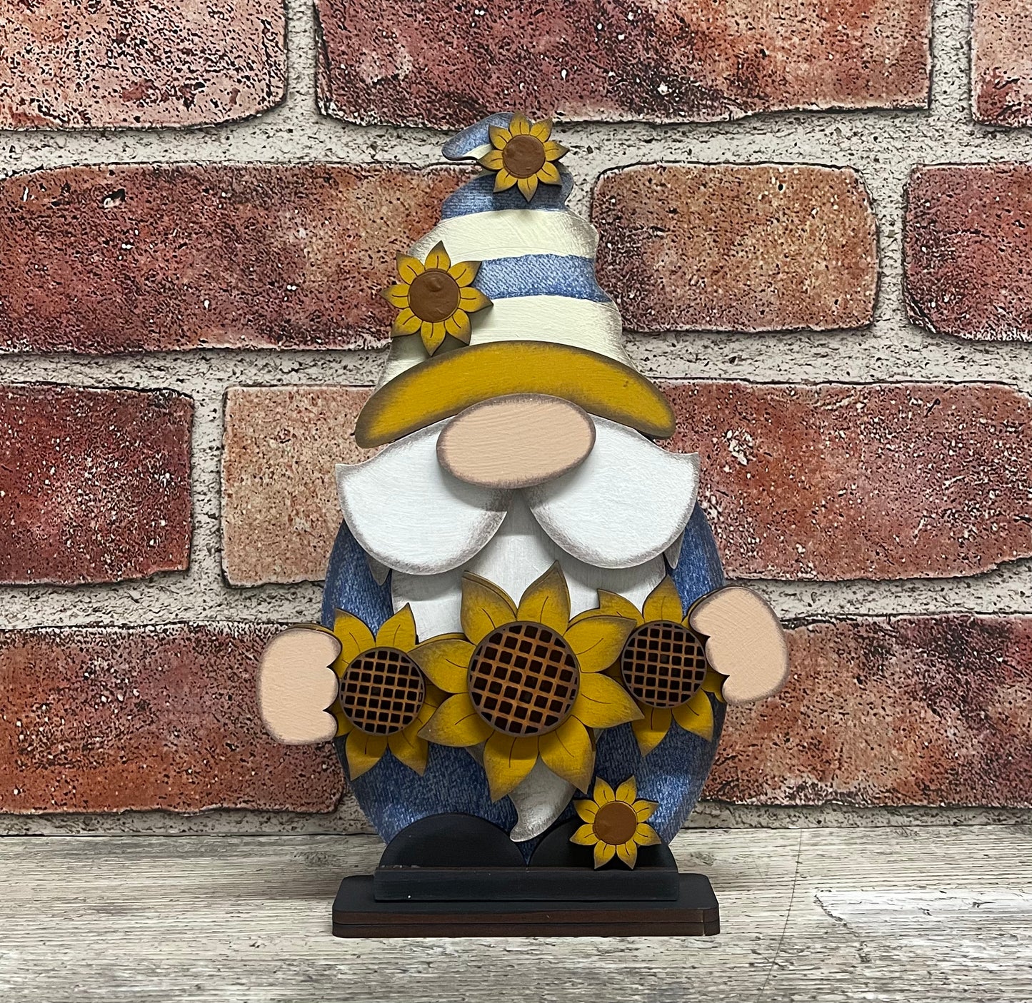 Sunflower Gnome cutout, unpainted wooden cutout - Qty 1, ready for you to paint