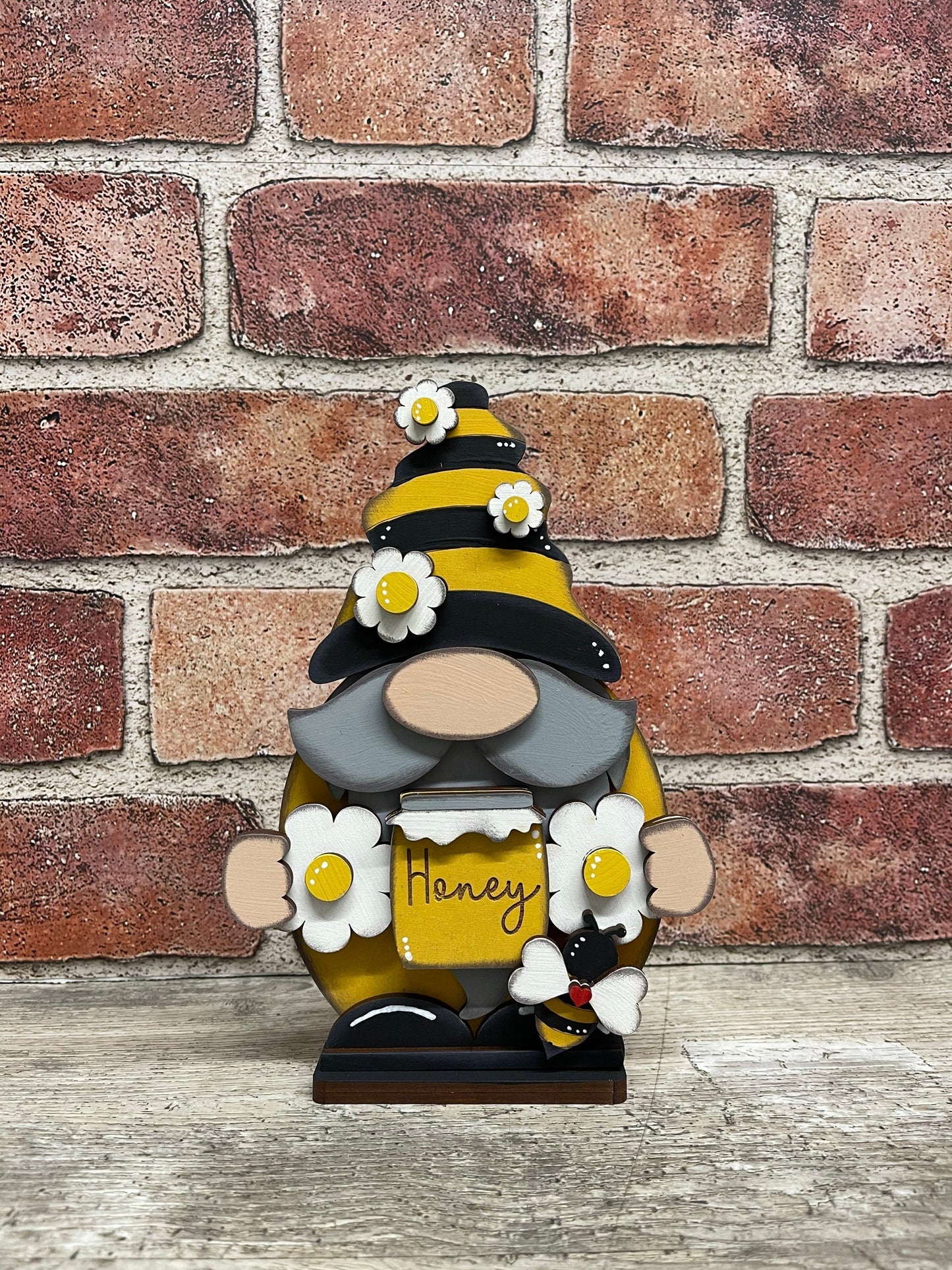 Bee Gnome cutout, unpainted wooden cutout - Qty 1, ready for you to paint